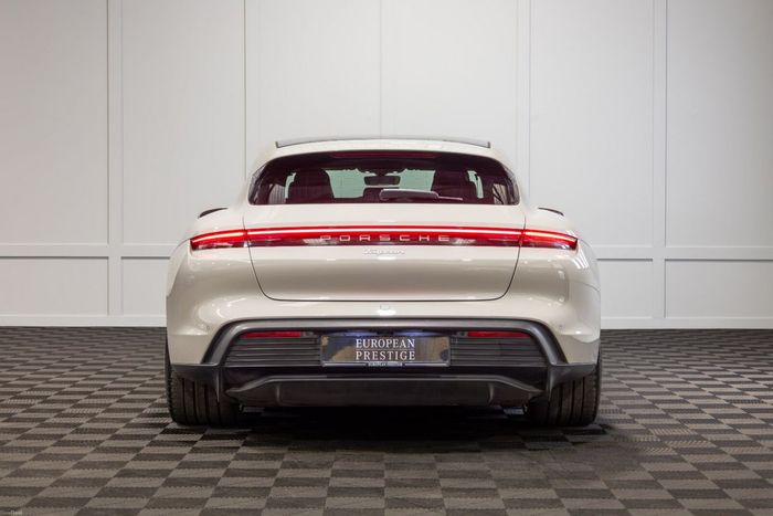 Porsche Taycan 2023