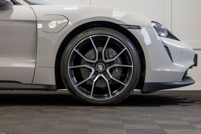 Porsche Taycan 2023