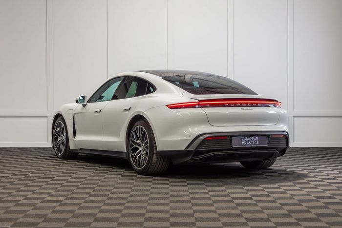 Porsche Taycan 2022