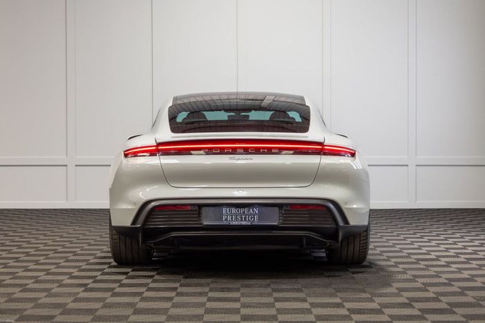 Porsche Taycan 2022