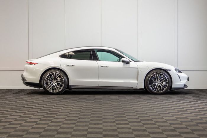 Porsche Taycan 2022