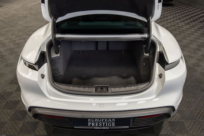 Porsche Taycan 2022