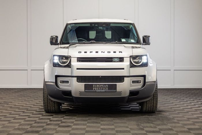 Land Rover Defender 2024