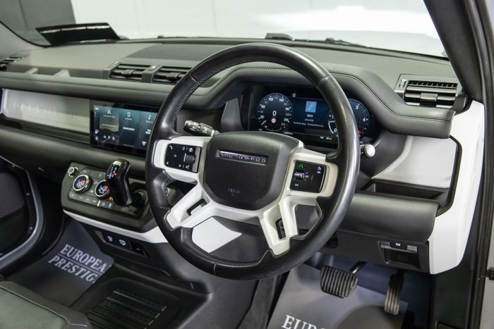 Land Rover Defender 2024