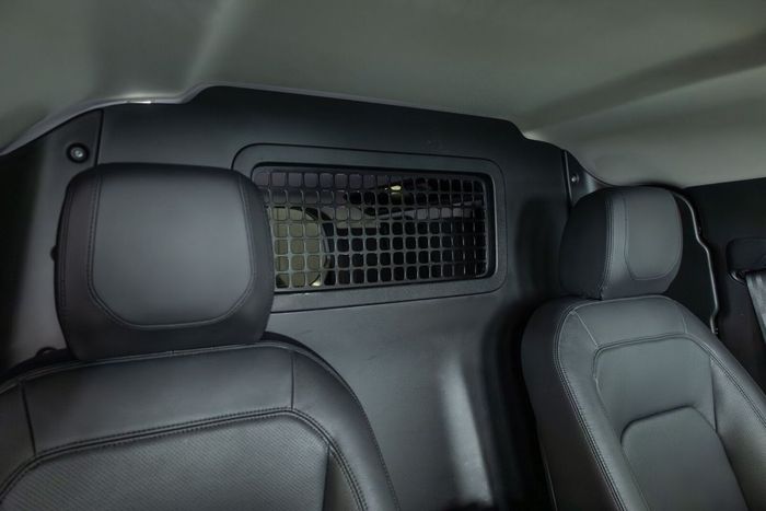 Land Rover Defender 2024