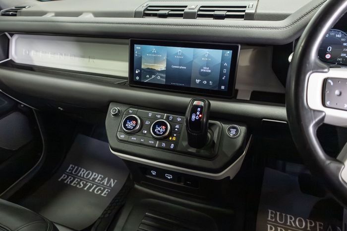 Land Rover Defender 2024