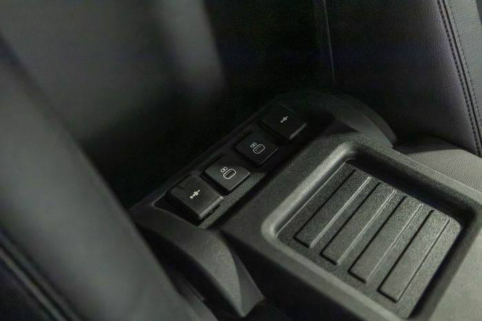 Land Rover Defender 2024