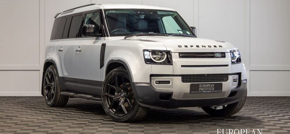 Land Rover Defender 2024