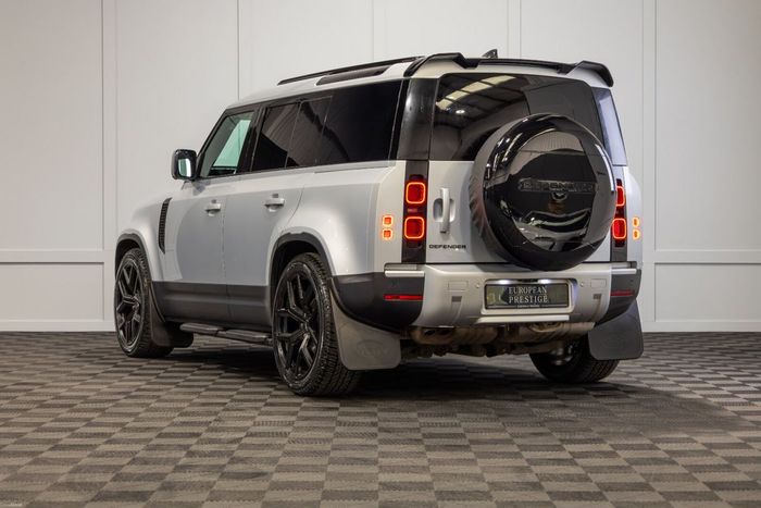 Land Rover Defender 2024