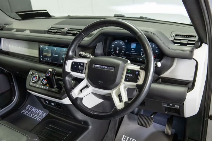 Land Rover Defender 2024