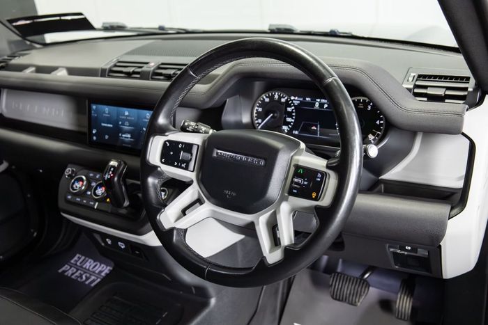 Land Rover Defender 2022