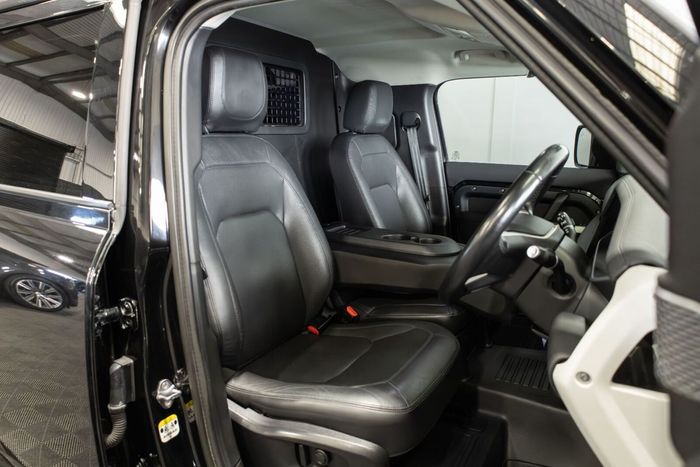 Land Rover Defender 2022