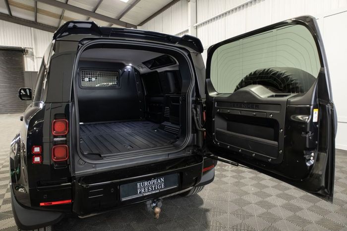 Land Rover Defender 2022