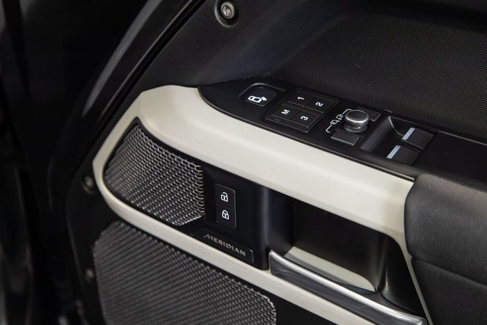 Land Rover Defender 2022