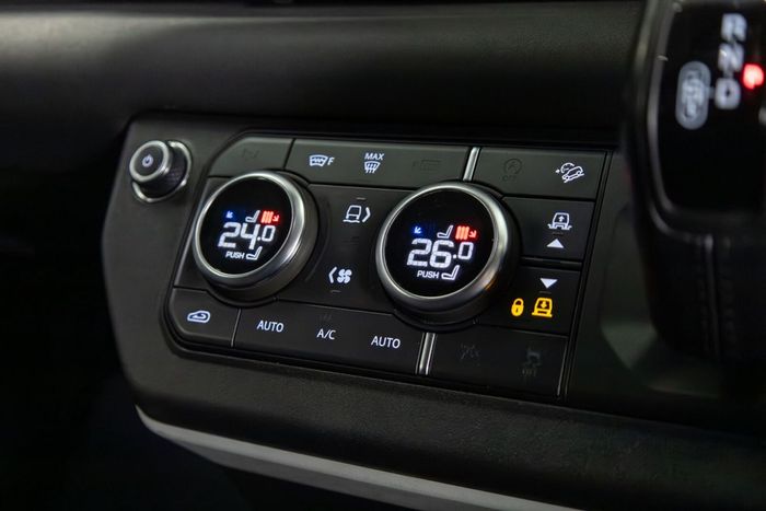 Land Rover Defender 2022