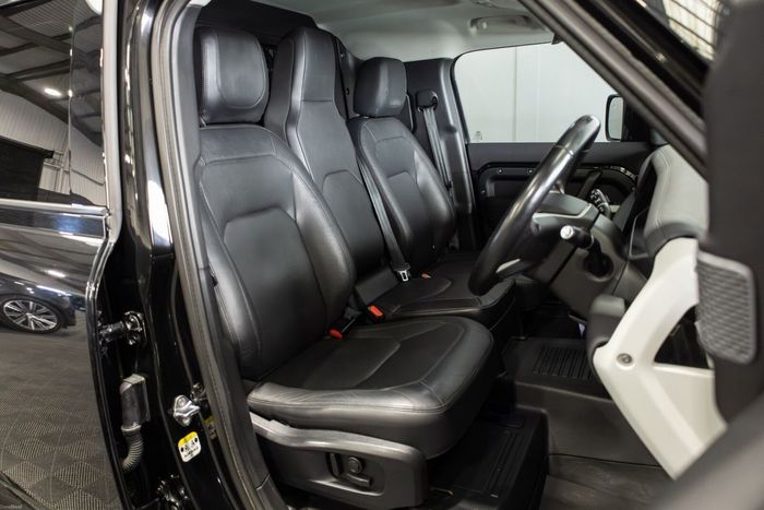 Land Rover Defender 2022