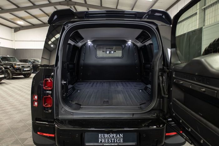 Land Rover Defender 2022