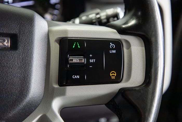 Land Rover Defender 2022