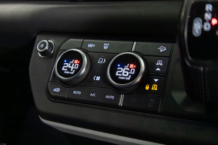 Land Rover Defender 2022