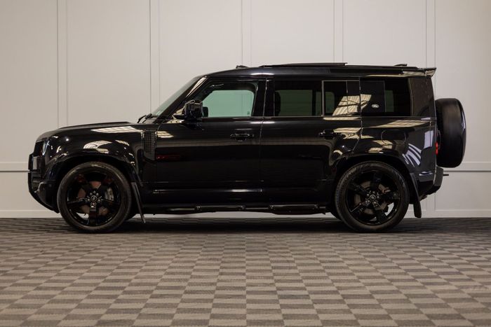 Land Rover Defender 2023