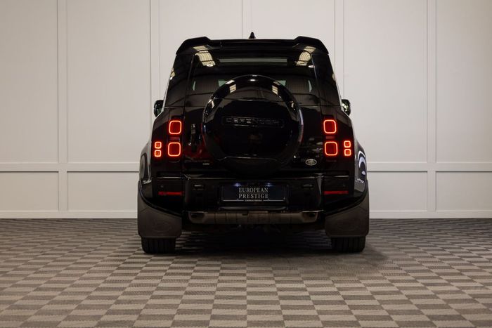 Land Rover Defender 2023