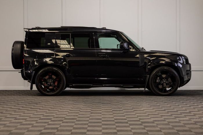 Land Rover Defender 2023