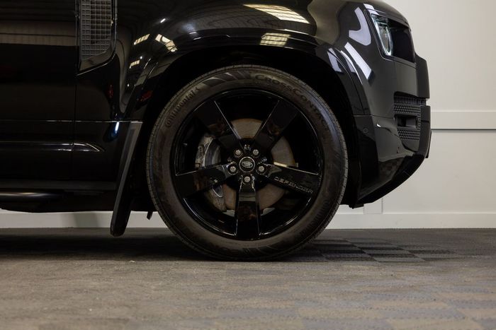 Land Rover Defender 2023