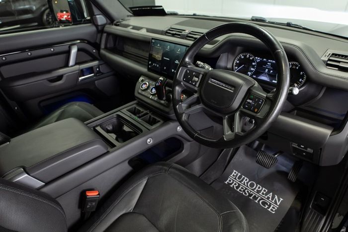 Land Rover Defender 2023