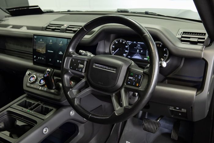 Land Rover Defender 2023