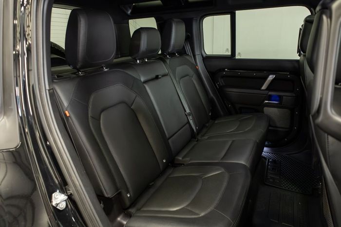 Land Rover Defender 2023