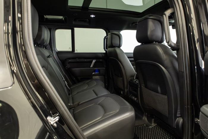 Land Rover Defender 2023