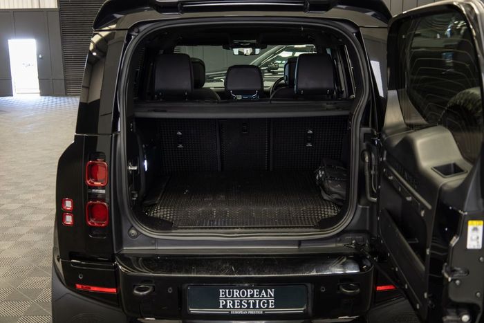 Land Rover Defender 2023