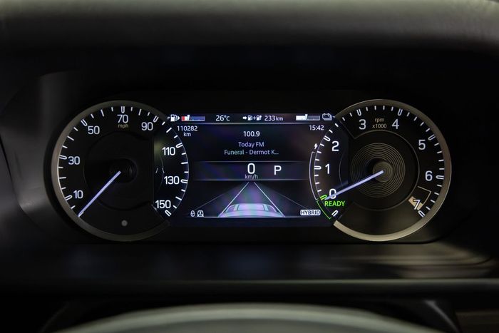 Land Rover Defender 2023