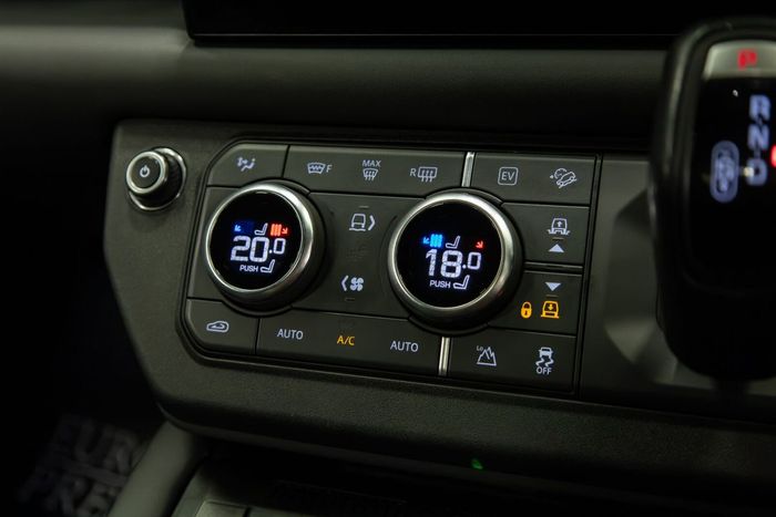 Land Rover Defender 2023