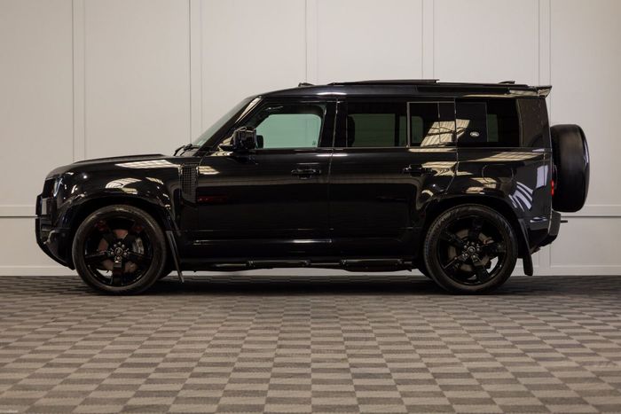 Land Rover Defender 2023