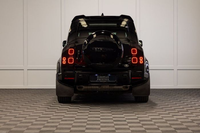 Land Rover Defender 2023