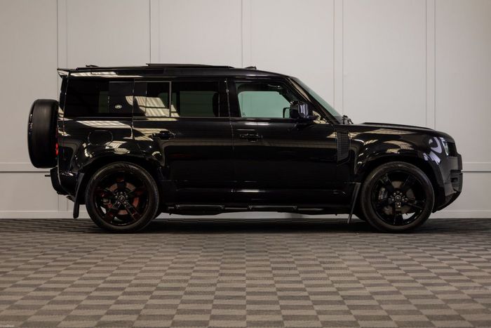 Land Rover Defender 2023