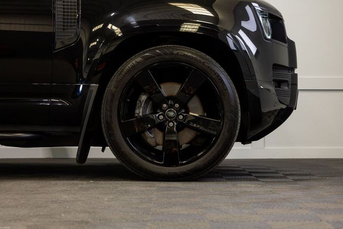 Land Rover Defender 2023