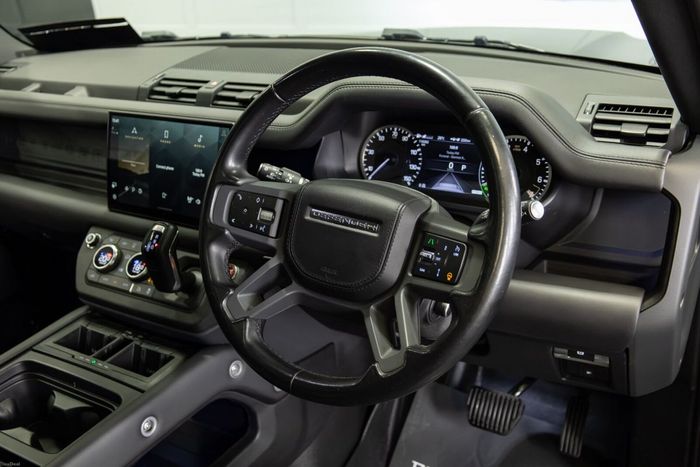Land Rover Defender 2023