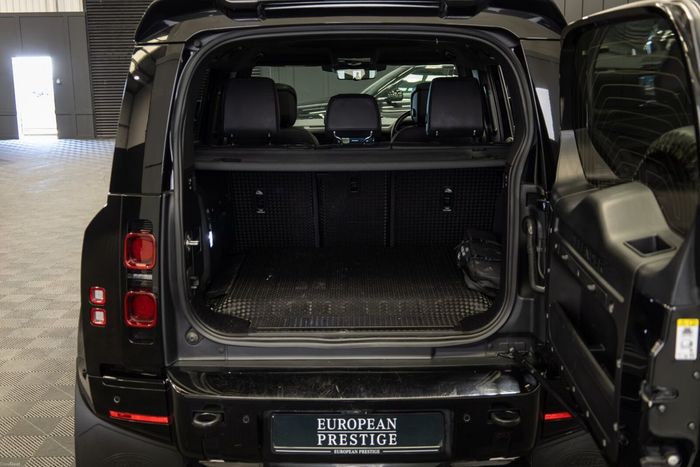 Land Rover Defender 2023
