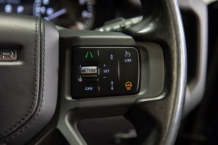 Land Rover Defender 2023