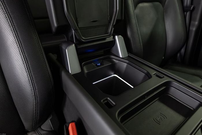 Land Rover Defender 2023