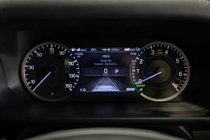Land Rover Defender 2023