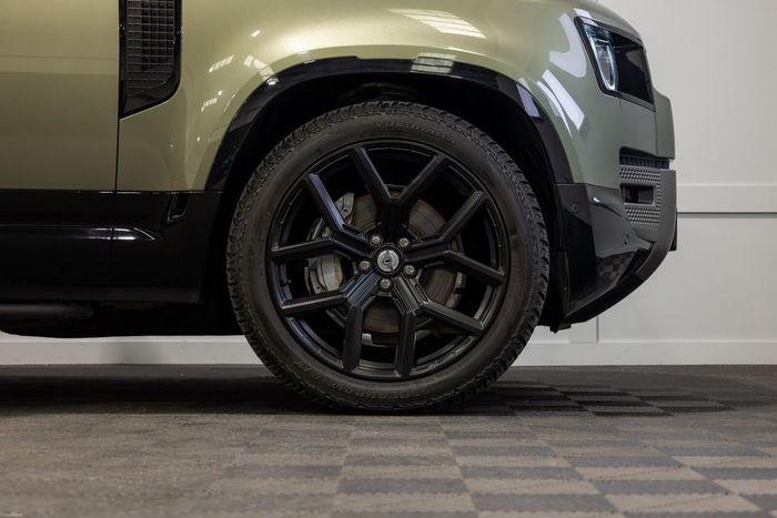 Land Rover Defender 2022