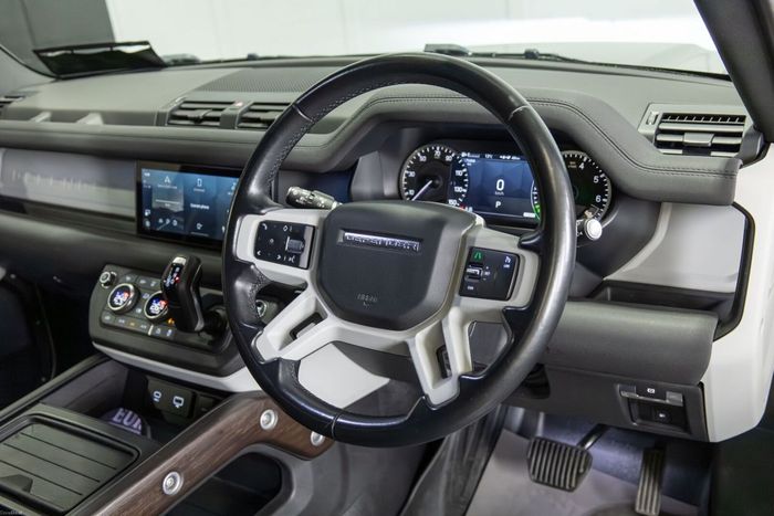 Land Rover Defender 2022