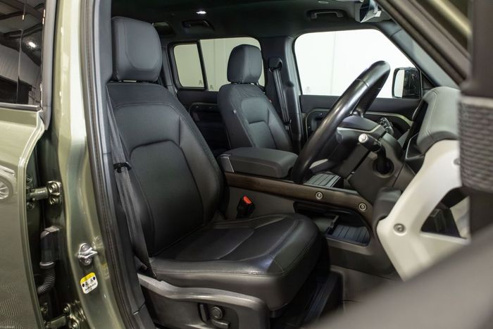 Land Rover Defender 2022