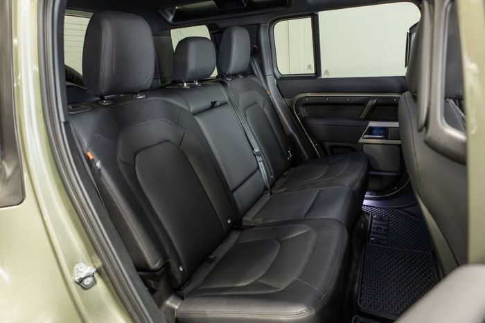 Land Rover Defender 2022