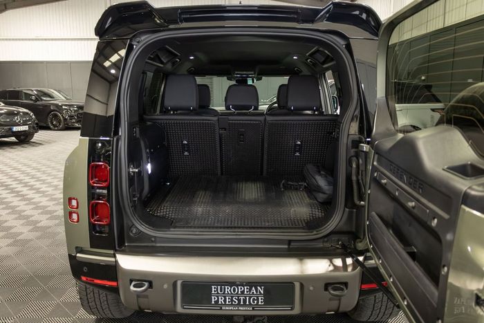 Land Rover Defender 2022
