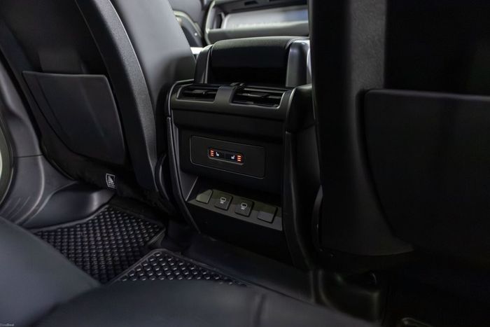 Land Rover Defender 2022