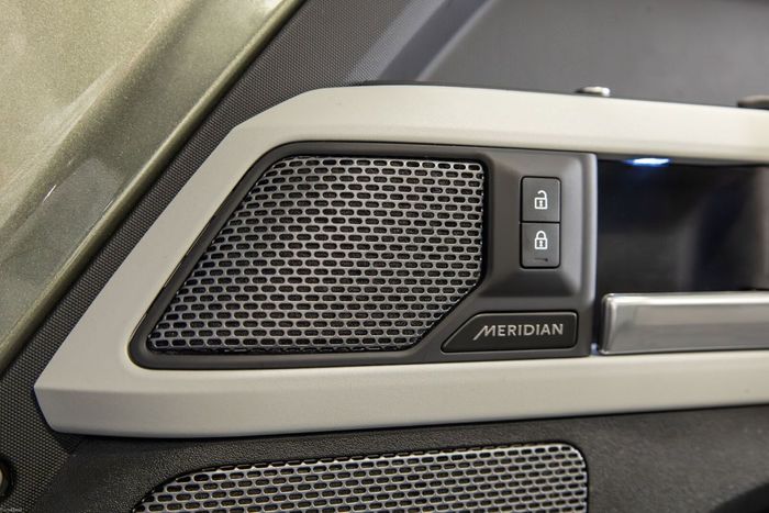 Land Rover Defender 2022